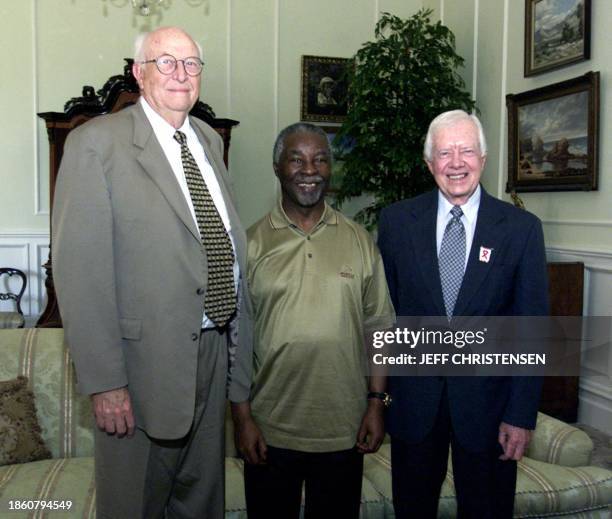 Bill Gates Sr., and former US President Jimmy Carter meet with South African President Thabo Mbeki at his residence in Cape Town, South Africa 08...