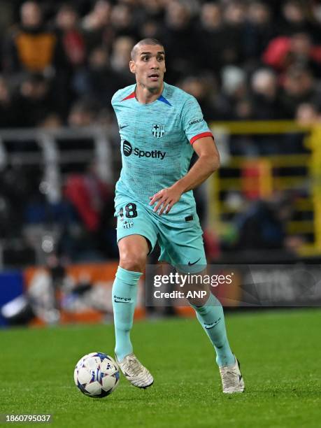 Oriol Romeu of FC Barcelona during the UEFA Champions League group H match between Royal Antwerp FC and FC Barcelona at the Bosuil Stadium on...