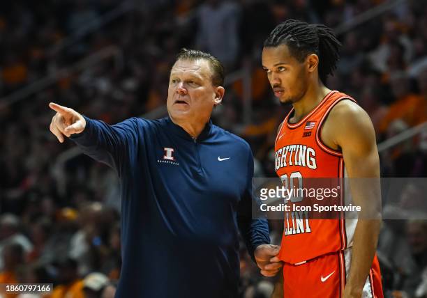 Illinois Fighting Illini head coach Brad Underwood talks to Illinois Fighting Illini forward Ty Rodgers during the college basketball game between...