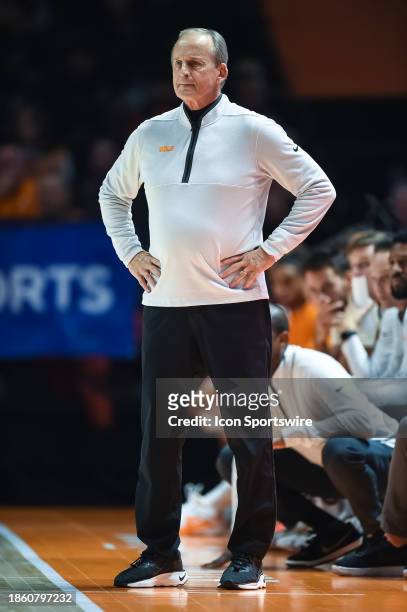 Tennessee Volunteers head coach Rick Barnes looks on during the college basketball game between the Tennessee Volunteers and the Illinois Fighting...