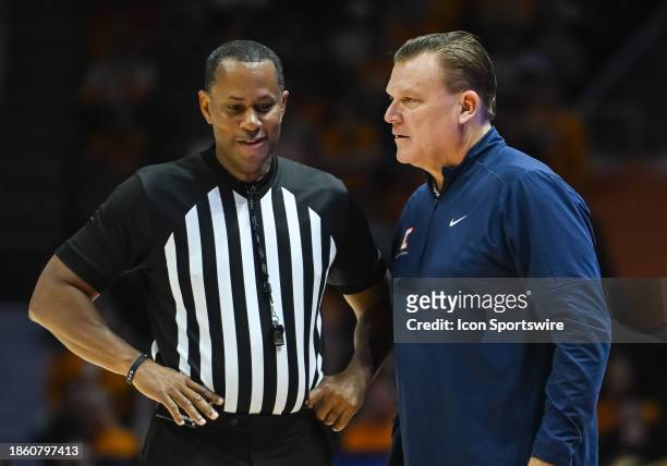 Illinois Fighting Illini head coach Brad Underwood talks to an official during the college basketball game between the Tennessee Volunteers and the...