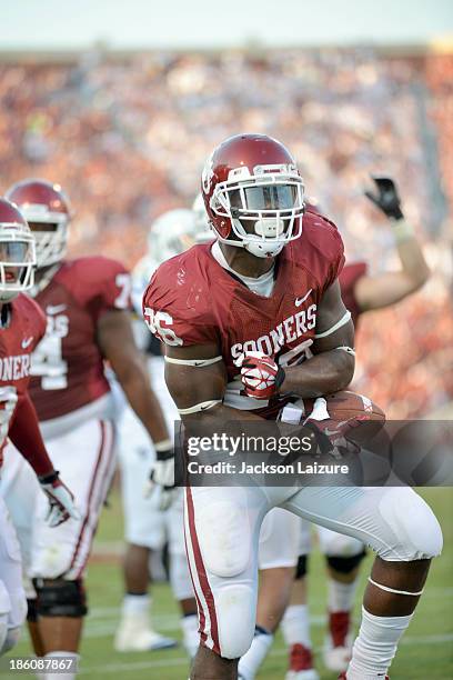 Running back Damien Williams of the Oklahoma Sooners holds the ball during the game against the West Virginia Mountaineers on September 7, 2013 at...