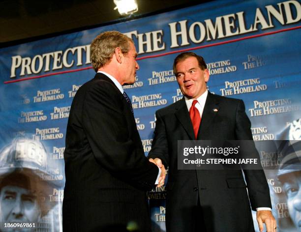 Candidate Tom Ridge 1,582 President Ridge Stock Photos, High-Res Pictures, and Images ...
