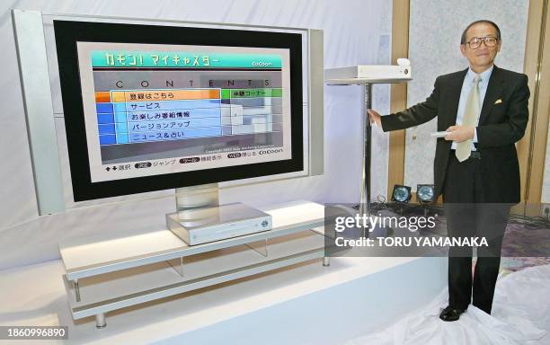 President of Japan's Sony Corporation, Kunitake Ando, introduces its new series of home AV gateway devices, "CoCoon", equipped with a large capacity...