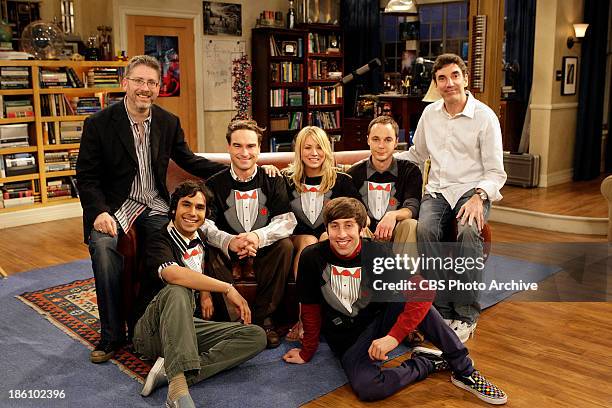 "The Tangerine Factor" -- The cast of THE BIG BANG THEORY - Kunal Nayyar , Johnny Galecki , Kaley Cuoco , Jim Parsons and Simon Helberg - on set with...