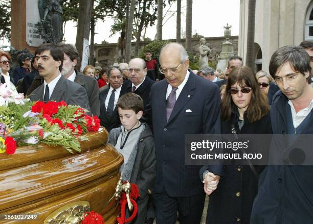 Uruguayan President Jorge Battle , participates along with family members, 05 September 2002 in the funeral procession of his mother Matilde Ibanez,...
