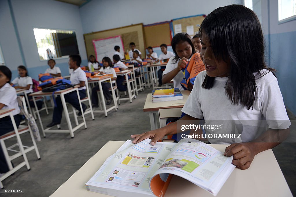 VENEZUELA-AMAZONAS-NATIVES-SCHOOL