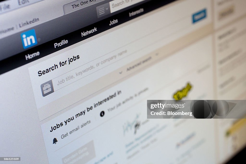 Views Of The LinkedIn Website Ahead Of Earnings Figures