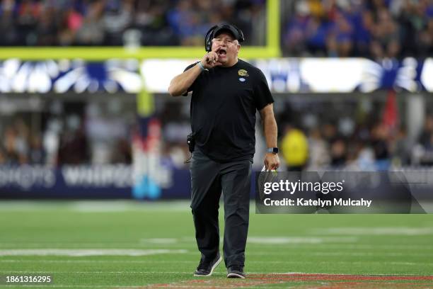 Head coach Chip Kelly of the UCLA Bruins reacts to a play in the third quarter against the Boise State Broncos during the Starco Brands LA Bowl...