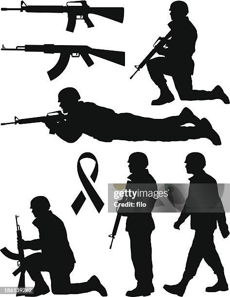 illustrations, cliparts, dessins animés et icônes de soldier silhouettes de - kneeling