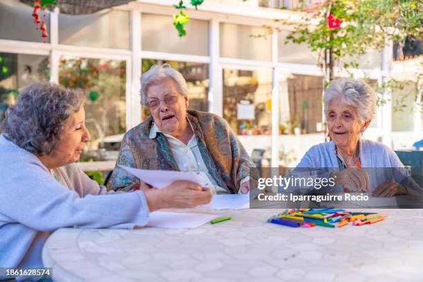 Senior Collaborative Coloring 575 Senior Coloring Stock Photos, High-Res Pictures, and Images - Getty ...