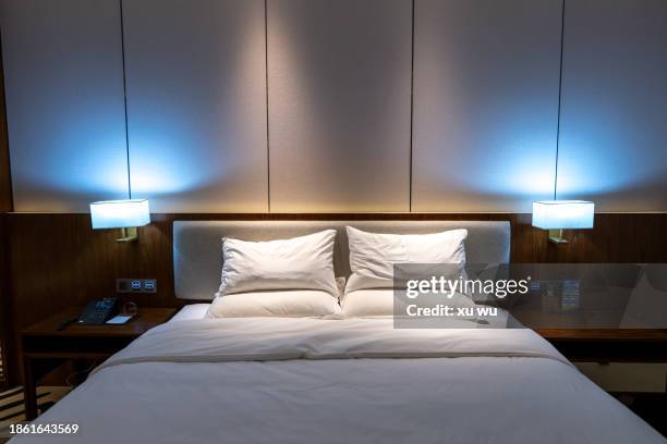 hotel room interior white bed - double bed stock pictures, royalty-free photos & images