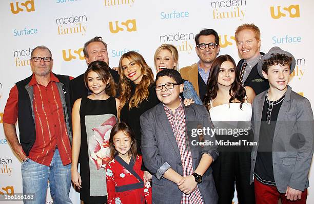 Ed O'Neill, Sarah Hyland, Eric Stonestreet, Sofia Vergara, Julie Bowen, Aubrey Anderson-Emmons, Rico Rodriguez, Ty Burrell, Ariel Winter, Nolan Gould...