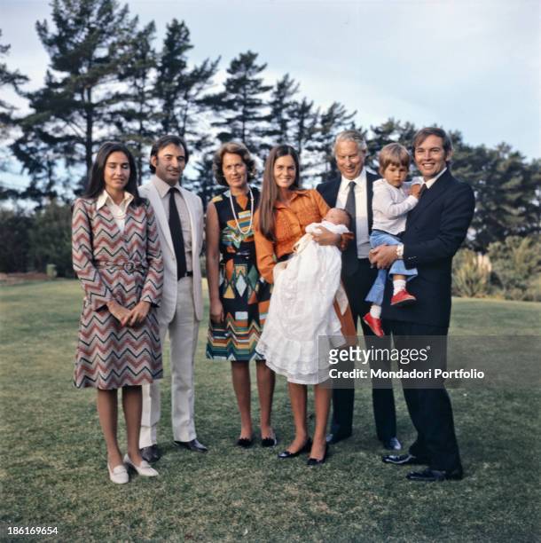 South African surgeon Christiaan Barnard and his wife Barbara Zoellner posing holding their children Frederik and Christiaan jr. Plettenberg Bay,...