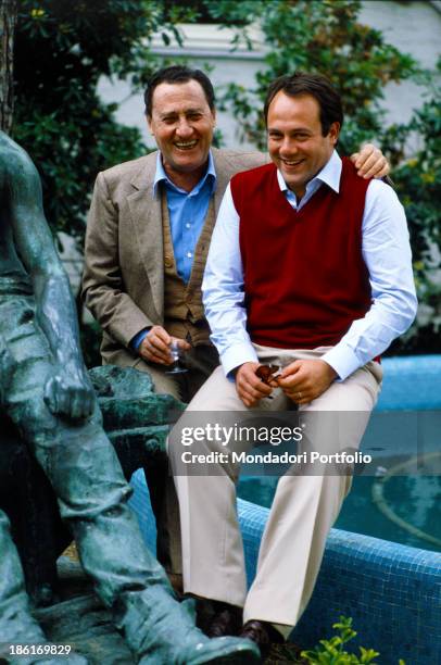 Italian actors and directors Alberto Sordi and Carlo Verdone laughing on the set of the film In viaggio con papà. 1982.