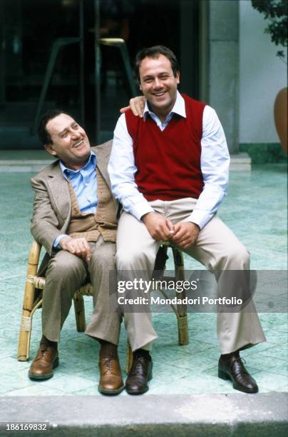 Italian actors and directors Alberto Sordi and Carlo Verdone smiling on the set of the film In viaggio con papà. 1982.