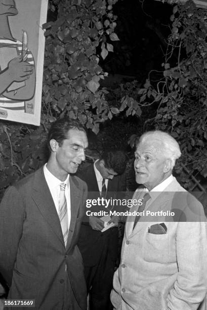 Italian writer, poet and painter Leonica Repaci talking to Italian writer Italo Calvino at the Viareggio Prize. Viareggio, 27th August 1957.