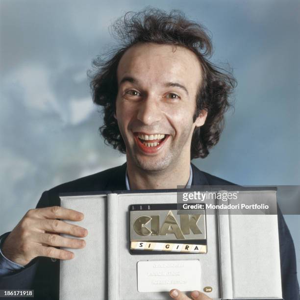 Italian actor and director Roberto Benigni showing the Golden Ciak that he won as the Best Actor in a Leading Role for the film The Little Devil....