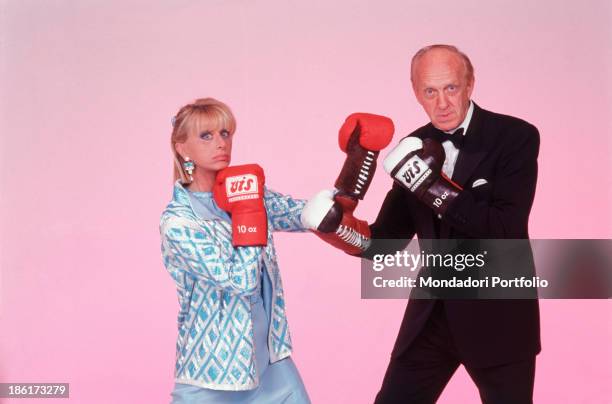 Italian actor and TV presenter Raimondo Vianello and his wife, Italian actress and TV presenter Sandra Mondaini wearing boxing gloves and faking a...