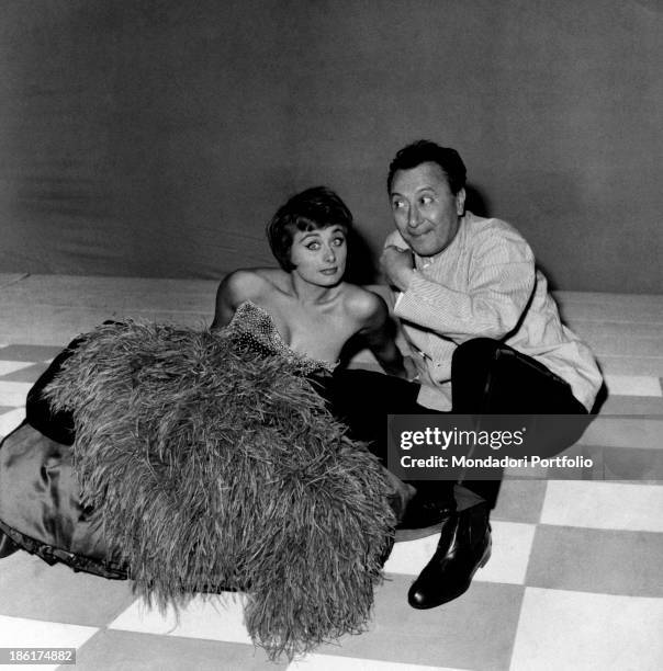 Italian actor and comedian Erminio Macario sitting beside Italian actress and TV presenter Sandra Mondaini in the musical comedy Non sparate alla...