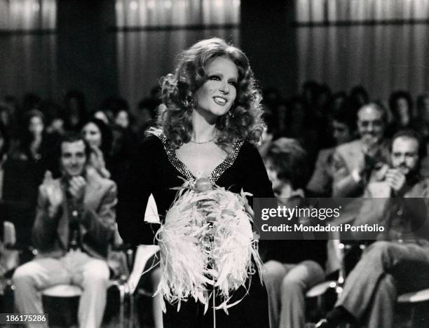 Italian showgirl Loretta Goggi imitating Italian-born Swiss singer Mina in the TV variety show Canzonissima. Rome, 1972.