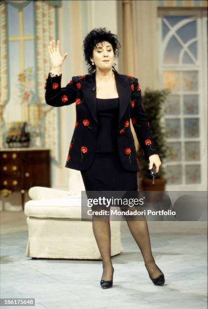 Italian actress, presenter and singer Marisa Laurito speaking gesticulating in the TV variety show Caro bebé. Italy, 1995.