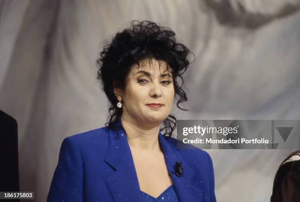 Italian actress, presenter and singer Marisa Laurito presenting the TV variety show Caro bebé. Italy, 1995.