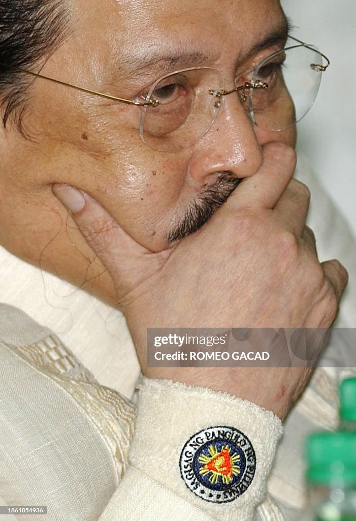 TOPSHOT-PHILILPPINES-ESTRADA-TESTIFY-LISTENS