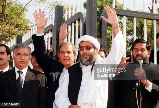Hafiz Hussain Ahmed leader of the Islamic alliance Muttahida Majlis-i-Amal , along with Javeed Hashmi , parliamentry leader of outed prime minister...