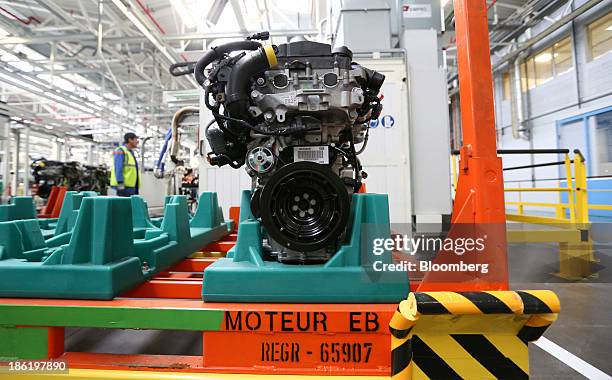 Psa Ep Engine A completed three cylinder EB Turbo PureTech engine, produced by PSA ...