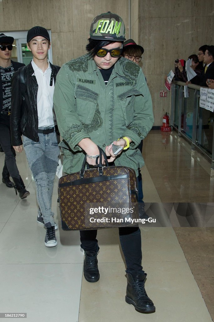 Celebrity Sightings At Gimpo Airport