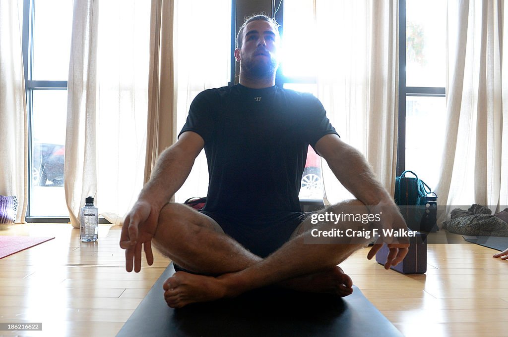 Colorado Avalanche Center Ryan O'Reilly Practices Yoga