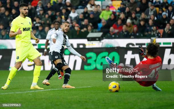 Robert Pereyra of Udinese scores his team's second goal during the Serie A TIM match between Udinese Calcio and US Sassuolo at Bluenergy Stadium on...