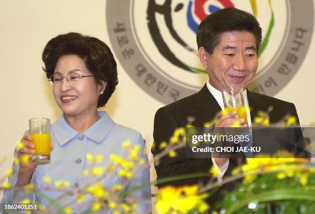 South Korean new president Roh Moo-Hyun and his wife Kwon Yang-sook toast during party for celebrate of inaugural at National Assembly in Seoul 25...