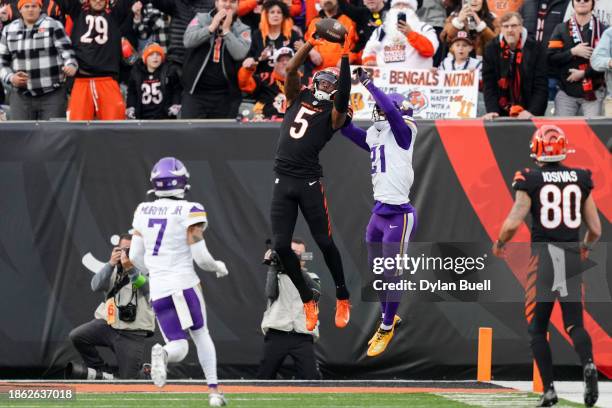 Tee Higgins of the Cincinnati Bengals makes a catch for a touchdown past Akayleb Evans of the Minnesota Vikings in the fourth quarter at Paycor...