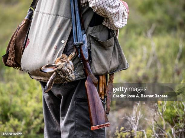 Hunter Missing Rabbit The Hunted Hare Photos et images de collection - Getty Images