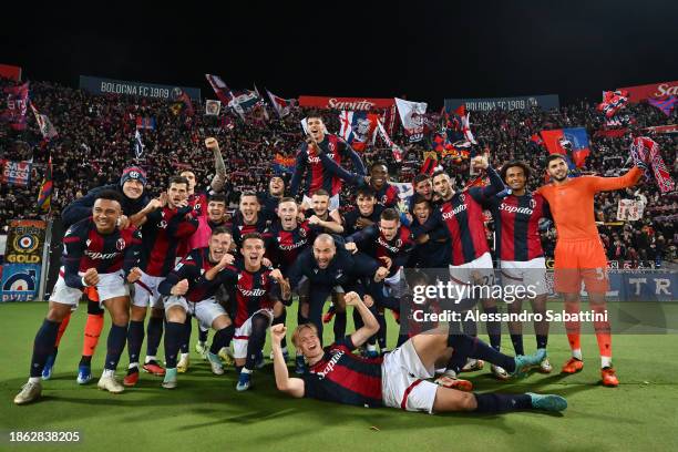 Players of Bologna FC celebrate following the team's victory in the Serie A TIM match between Bologna FC and AS Roma at Stadio Renato Dall'Ara on...