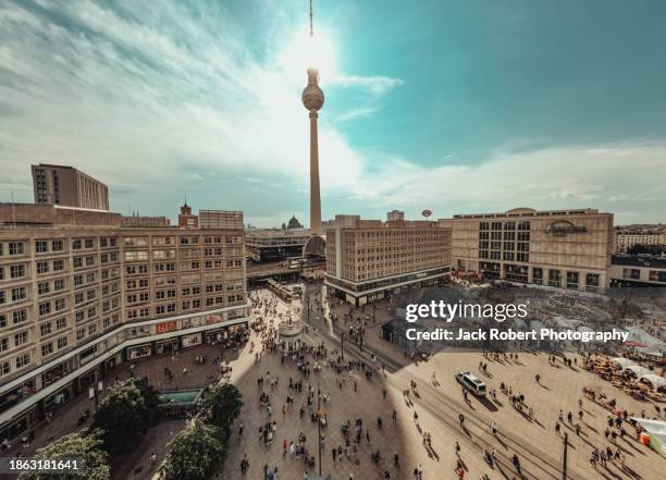 fernsehturm and alexanderplatz aerial view - berlin landmark - alexanderplatz stock-fotos und bilder