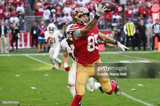 George Kittle of the San Francisco 49ers makes a one-handed catch during the second quarter of a game against the Arizona Cardinals at State Farm...