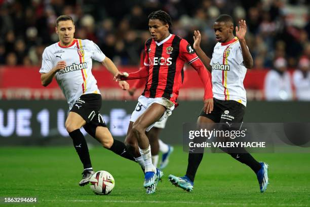 Nice's Algerian defender Hicham Boudaoui runs with the ball during the French L1 football match between OGC Nice and RC Lens at the Allianz Riviera...
