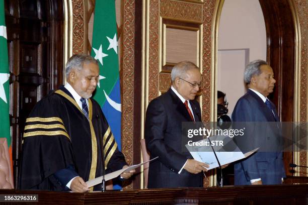 President of the Maldives Maumoon Abdul Gayoom takes the oath of office during his swearing in ceremony in Male, 11 November 2003. Gayoom, who has...