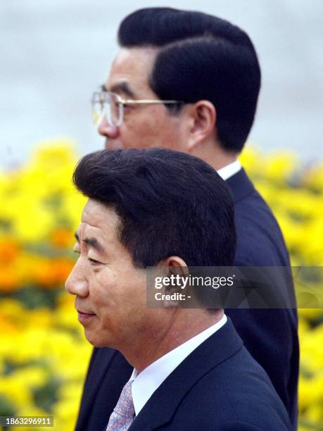 South Korean President Roh Moo-Hyun walks alongside Chinese President Hu Jintao during a welcoming ceremony on Tiananmen Square in Beijing, 07 July...