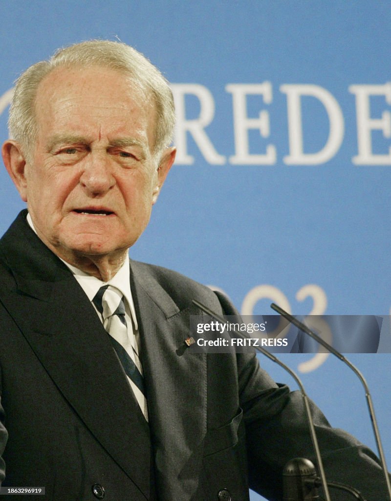 German President Johannes Rau Holds His Annual Berlin Speech In The german-president-johannes-rau-holds-his-annual-berlin-speech-in-the
