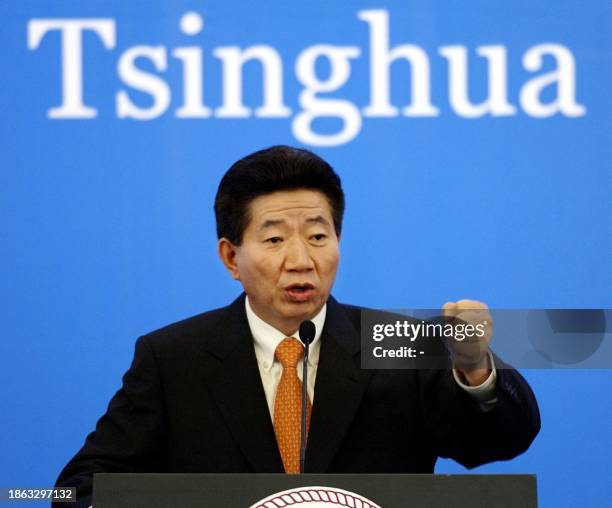 South Korean President Roh Moo-Hyun gestures as he delives his speech at Tsinghua University in Beijing, 09 July 2003. Roh sought to reassure North...