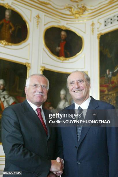 Austrian President Thomas Klestil , 70 shakes hands 17 July 2003 at Prague Hradcany Castle with his Czech counterpart Vaclav Klaus at the beginning...