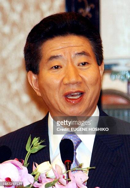 South Korean President Roh Moo-hyun delivers a speech during a luncheon with Chinese and South Korean Business people in Shanghai, 10 July 2003. Roh...