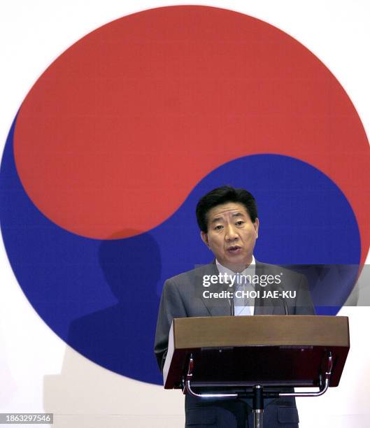 South Korean President Roh Moo-Hyun delivers his speech during his arrival ceremony at Seoul military airport in Sungnam, 17 May 2003. South Korean...