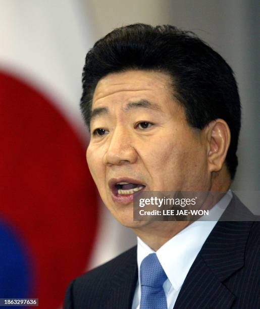 South Korean President Roh Moo-hyun speaks during a news conference at the presidential Blue House in Seoul, 02 June 2003. AFP PHOTO