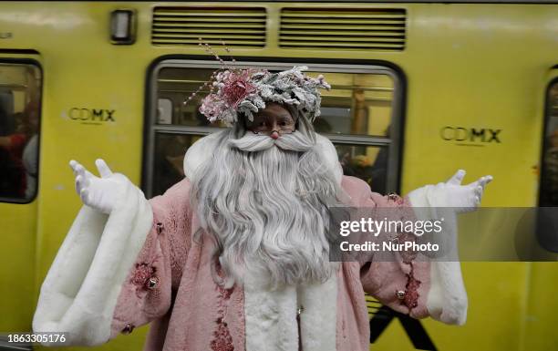 Jose Miguel Moctezuma Gonzalez, a street artist who specializes in human statues and make-up, is traveling around various stations of the Metro...