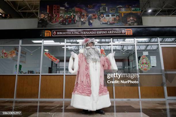 Jose Miguel Moctezuma Gonzalez, a street artist who specializes in human statues and make-up, is posing as Father Christmas and walking through...